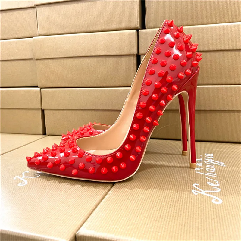 Sıradan Tasarımcı Seksi Lady Moda Kadın Ayakkabı Kırmızı Patent Deri Çiviler Sivri Ayak Parmağı Stiletto Striptizci Yüksek Topuklu Balo Akşam Pompaları Büyük Boy 44 12cm