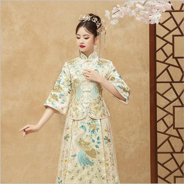 Squisito Abito Da Sposa Cinese Champagne Abito Elegante In Stile Kimono Matrimoni Tradizionali Asiatici Da 81 97 DHgate