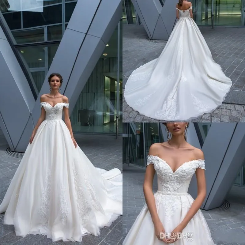 2019 Crystal Design Beach Bröllopsklänningar Sexig Av Skulder Baklösa Lace Appliques Brudklänningar Sweep Train En Linje Bröllopsklänning