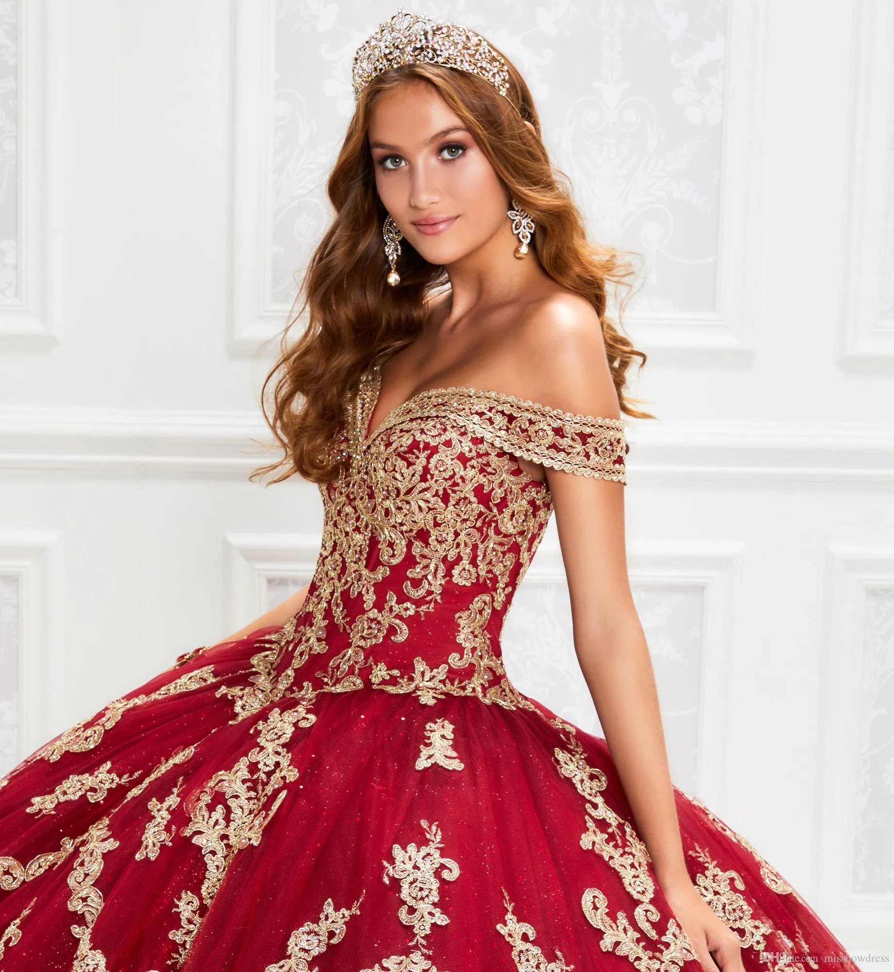 Sparing Red Lace Quinceanera Sukienki 2020 Off the ramion złota aplikacja balowa suknia balowa Długość balowa sukienka prasowa de festa sweet266l