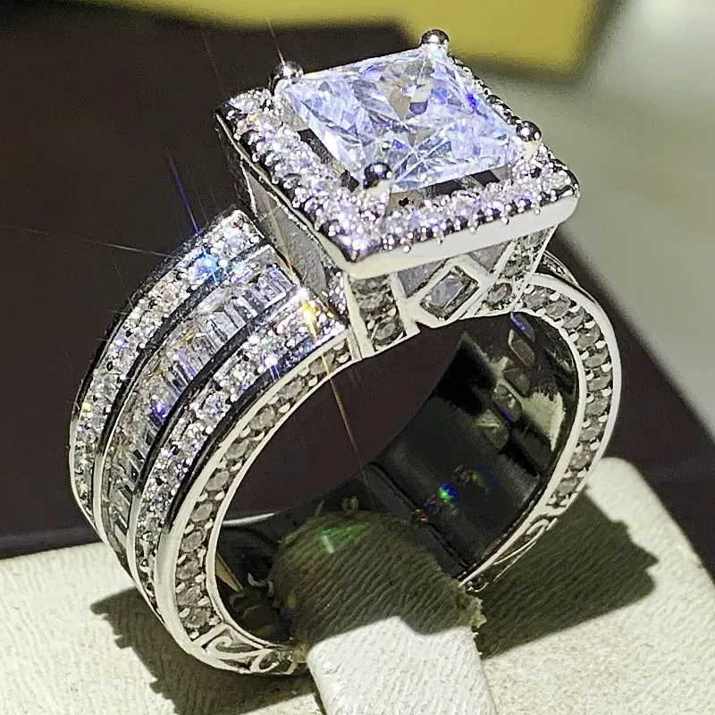 Rulalei Impressionante Jóias de Luxo Prata Esterlina 925 Corte Princesa Topázio Branco Completo CZ Diamante Promessa Mulheres Anel de Aliança de Casamento Para Presente de Amante