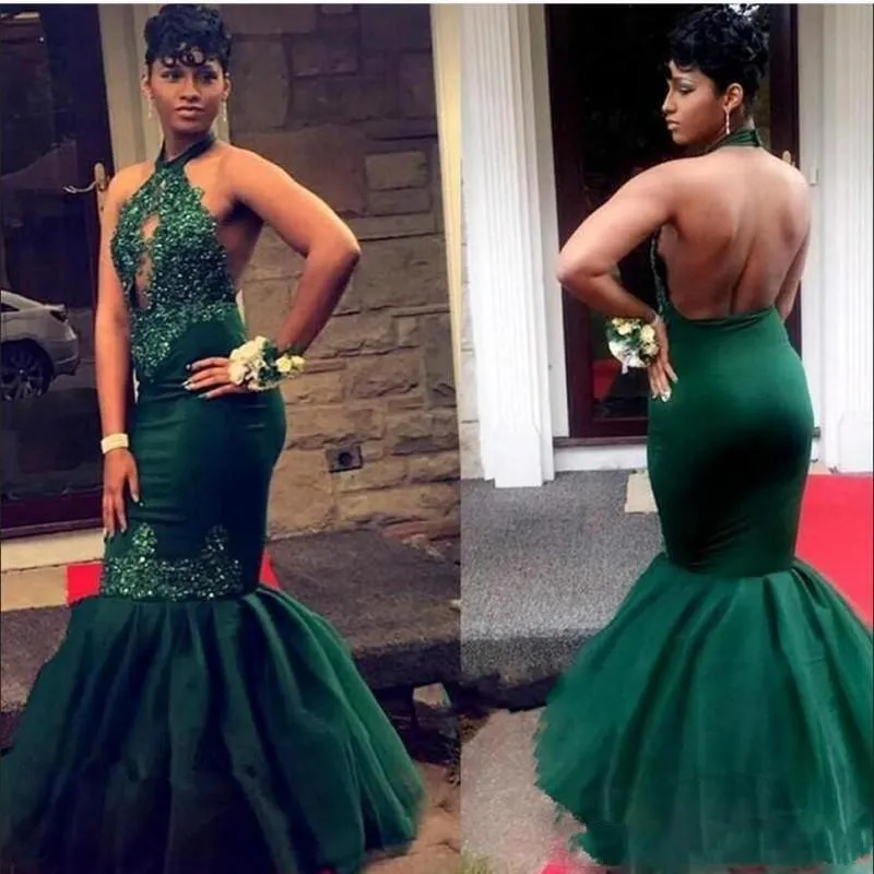 2019 Nova Sexy Verde Menina Preta Sereia Vestidos de Baile Halter Pescoço Tule Rendas Apliques Abertos Voltar Andar de Comprimento Partido Vestido Formal Vestidos de Noite