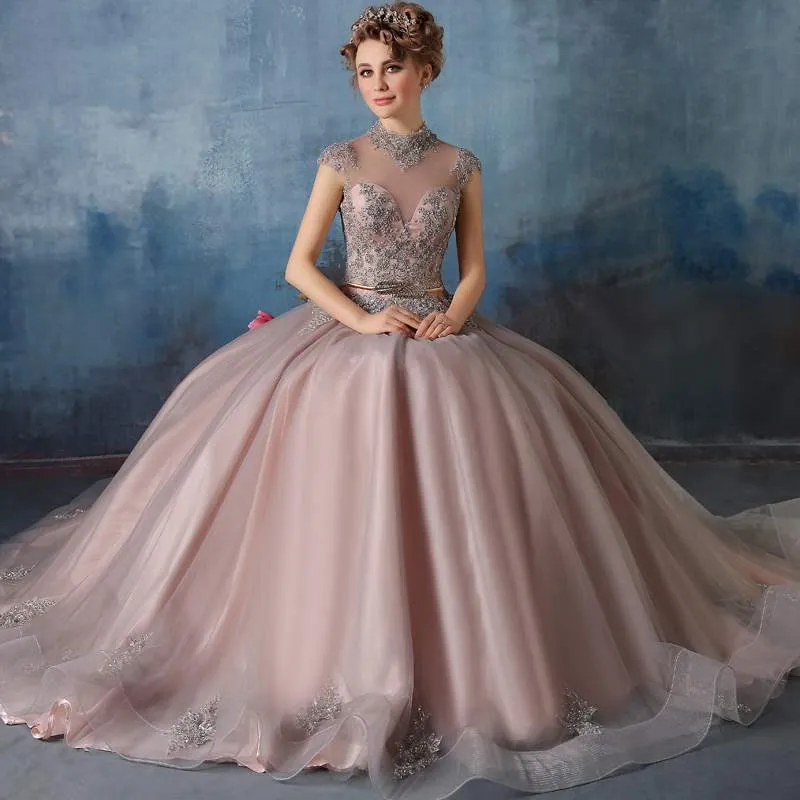 Nouvelle couche de quinceanera couches appliques en dentelle avec une robe de boule perlée en cristal Sweet 16 Robes de bal Vestidos de Quinceanera