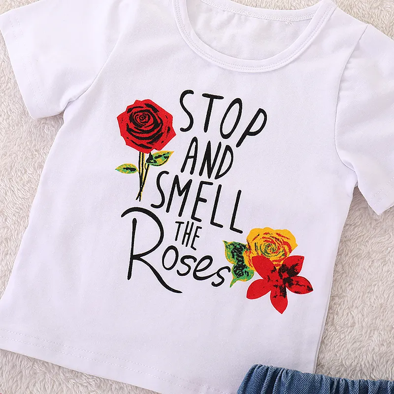 Conjunto de roupas de bebê com estampa de rosas, camiseta de manga curta de algodão com saia jeans rasgada, conjunto casual de verão 1905234703418