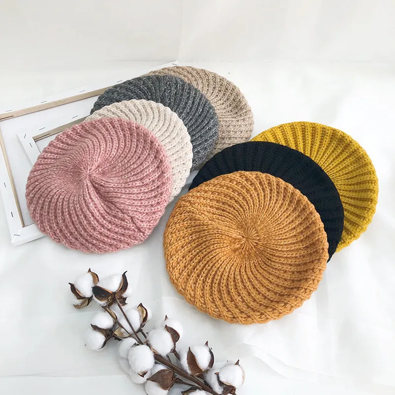 Nouveau fait à la main femmes bérets femmes chapeaux de paille pour l'hiver automne fille casquette plate tricot noir béret cadeaux pour femme en gros