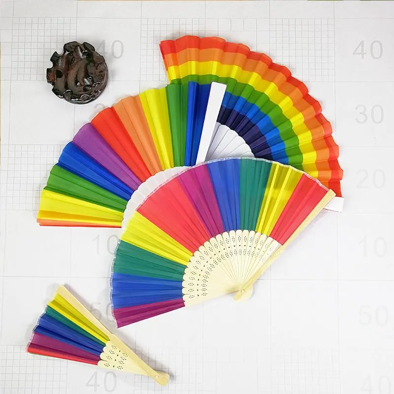 Rainbow LGBT باليد قابلة للطي مروحة للطي مروحة اليد خمر نمط قوس قزح تصميم المعجبين لعيد ميلاد التخرج عطلة الدعائم JXW593