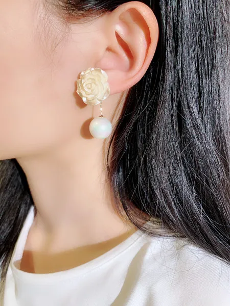 Wholesale-designer luxury cute elegant flower pearl pendant drop stud dangle chandelier earrings for woman girls