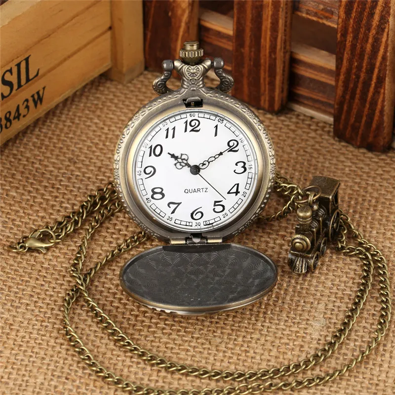 Vine Retro 3D Steam Train Pocket Watch med halsbandskedjan Lokomotiv Design Män kvinnor Antik kvartsklocka Gift Collectab6696675