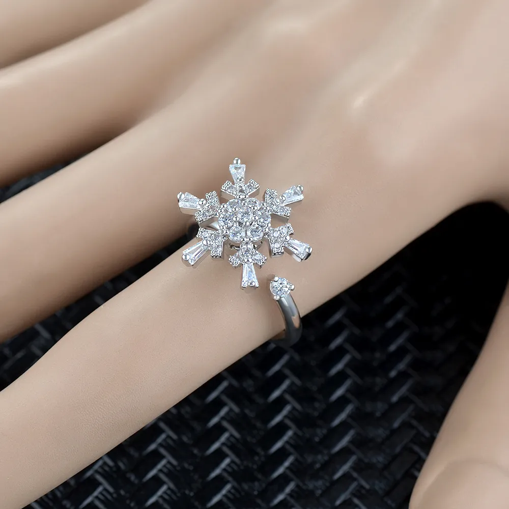 Women White Zircon Crystal Snowflake Finger Ring Adjustable Opening Rings for Engagement Christmas Wedding Gift Classic Personality