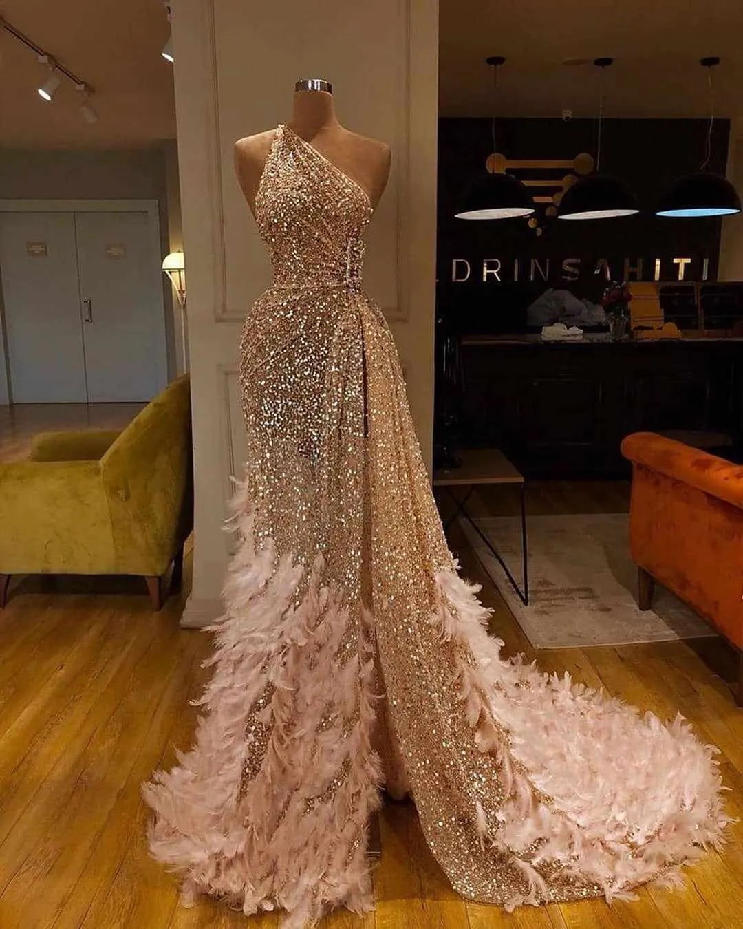 Ostrich Feather Luxury Evening Dresses Sparkly Sequins One Shoulder A Line Gold Prom Dress Party Wear High Split Formal Occasion Gowns