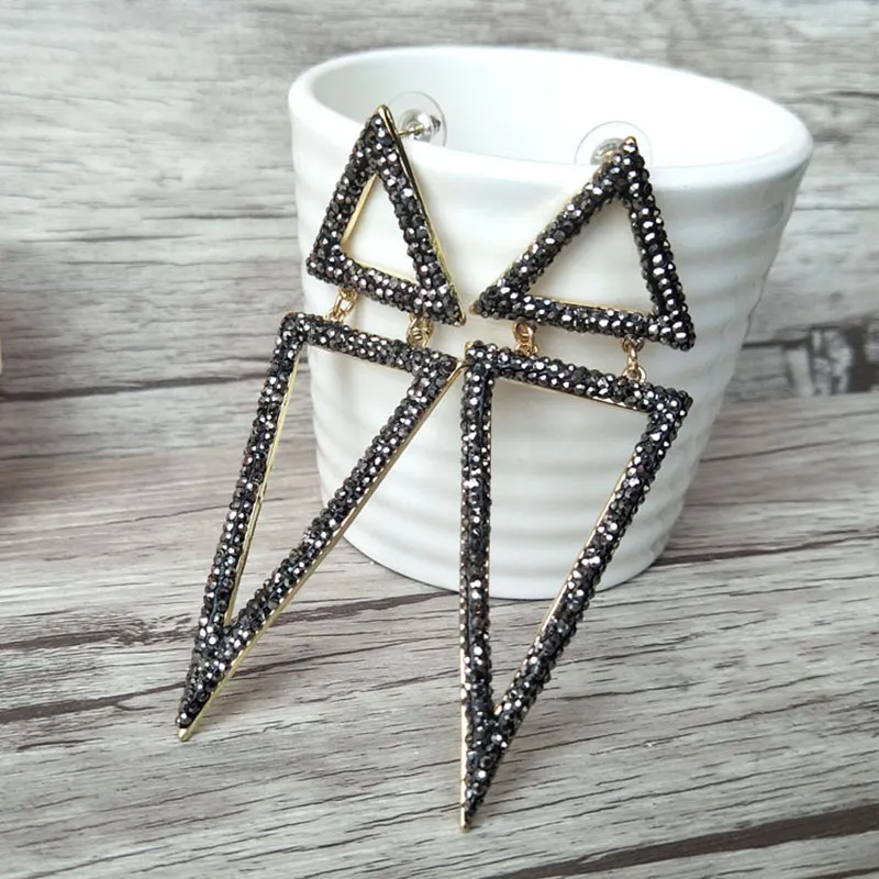 Main brillant pave cristal strass noir à double triangle magnifique charmes d'oreilles boucles d'oreilles, bijoux de mode pour les femmes ER359