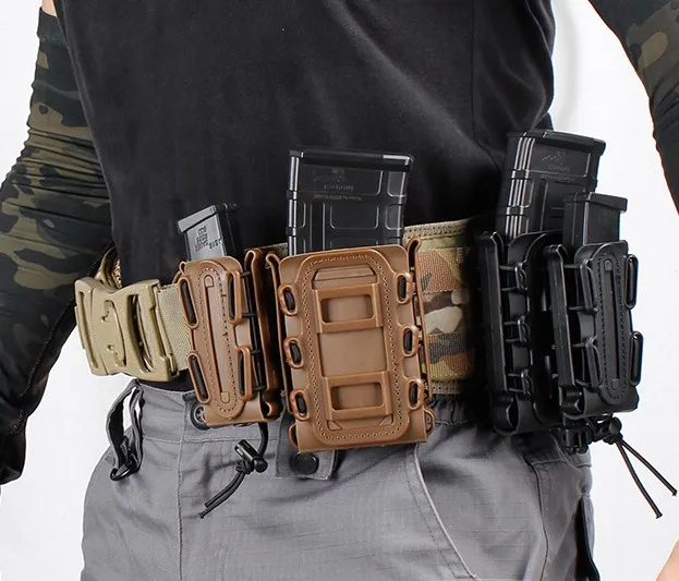 Magazine pouch belt outlet