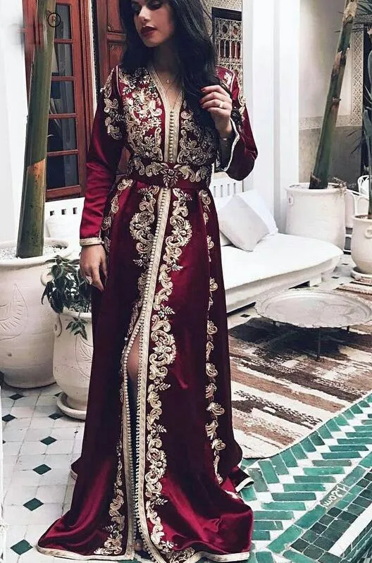 2020 Burgundy мусульманского платья вечер Полных рукавов Золото аппликация щелевой Урожай исламской Дубай Кафтан Saudi Arabic вечернего платье платье