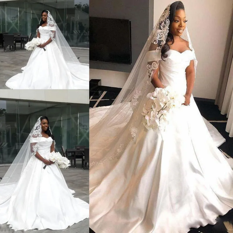 Sydafrikanska enkla bröllopsklänningar Satin Off Shoulder Ruffles A Line Bridal Gowns Plus Size Sweep Train Bröllopsklänning Billiga 2019