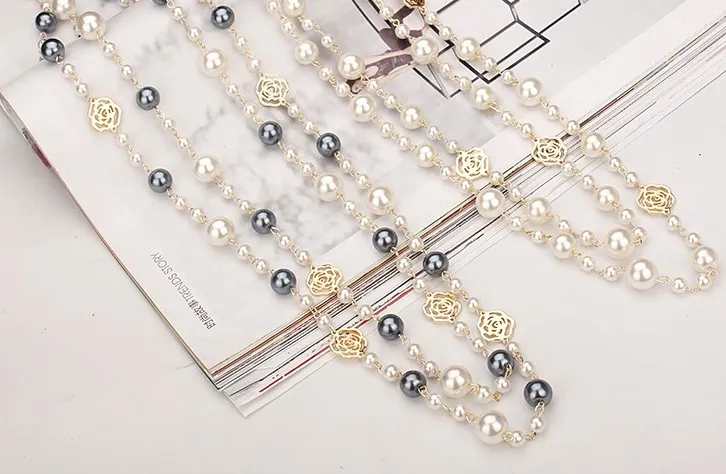 Hurtowy projektant luksusowy klasyczny styl pustych róż eleganckie wielokolorowe jasne perły długie sweter naszyjnik dla kobiety