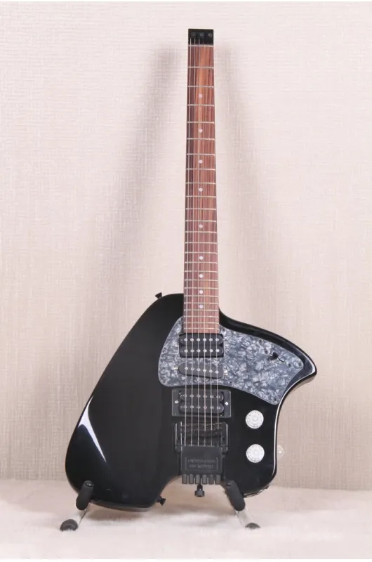 Anpassad SteveKlein Black Headless Electric Guitar Vibrato Arm Tremolo Bakstycke, Grey Pearl Pickguard, HSH Pickups Black Hardware