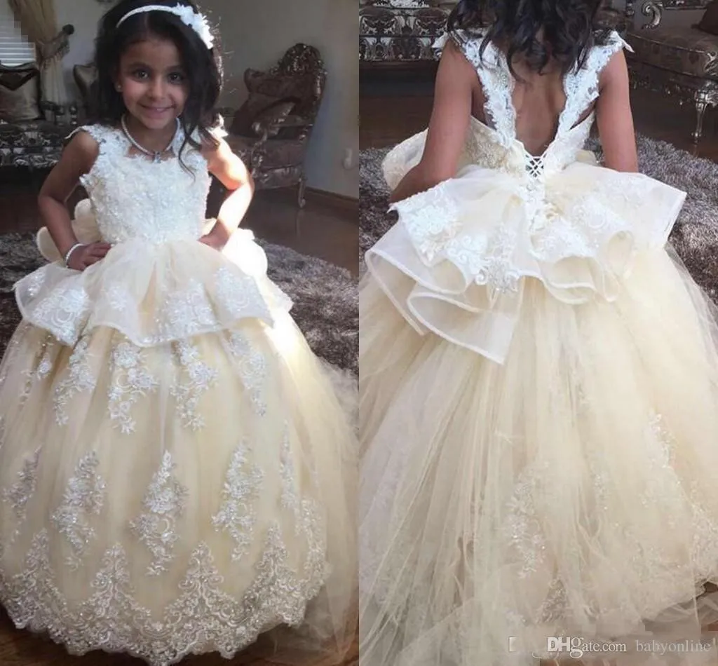 Princess Champagne Flower Girl Sukienki z Peplum Ruffles Aplikacje Princess Ball Suknie Małe Dzieci Urodzinowe Party Suknie Pagewne Dress