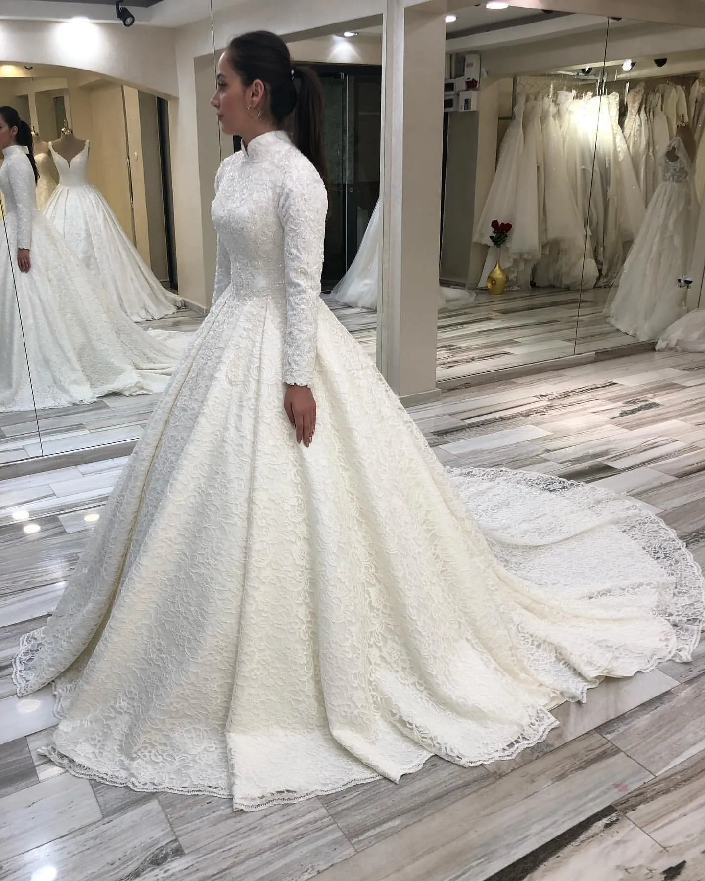 2020 Dubai Arabic Muslim High Neck Sparkly Ballgown Wedding Dress