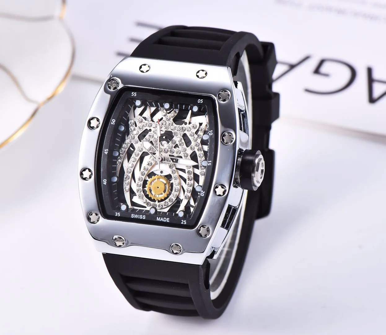 2020 new skull sports watch set auger retro series leisure fashion quartz watch men and women5