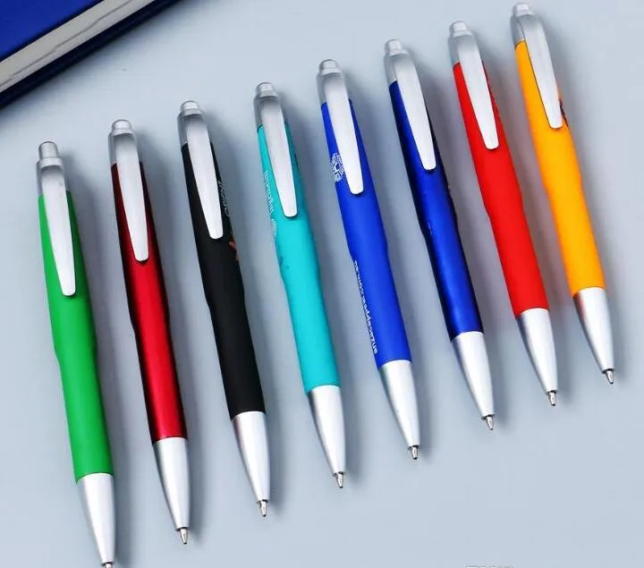 Plastic rubber met aangepaste logo afdrukken snelle levering zwart navulling balpen balpen gepersonaliseerde promotionele pen