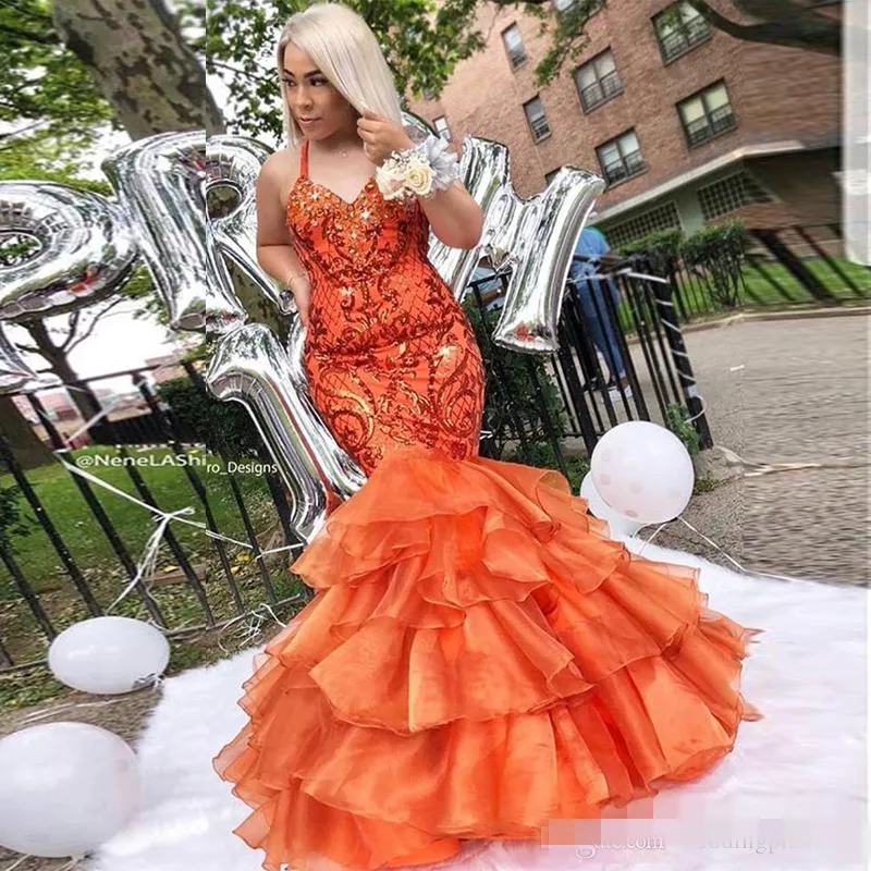 2019 Orange Halter Prom Klänningar Sequins Mermaid Tiered Organza Kjol Golv Längd Sequins Appliqued Plus Size Custom Made Long Afton Kappa