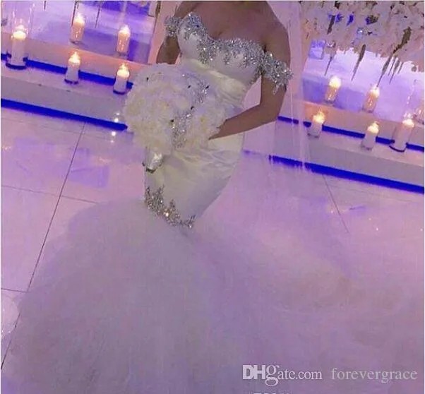 2019 Abito da sposa con spalle scoperte Abito da sposa da giardino con applicazioni di perline uniche a sirena Realizzato su misura Taglie forti