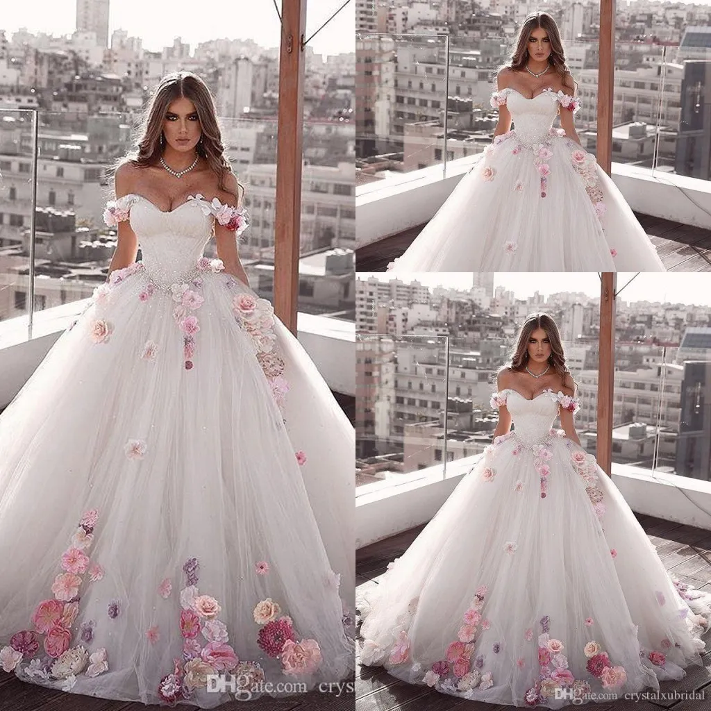 2024 Plus size ball go trouwjurken uit schouder kanten appliques 3d bloemen bloemen kristal kralen sweep trein Arabische formele bruidsjurken