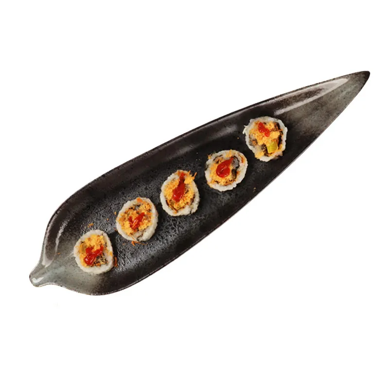 Piatti da sushi giapponesi a forma di foglia lunga fatti a mano Piatto da portata in ceramica Vassoio da portata per Sashimi Snack Dessert Nero metallizzato