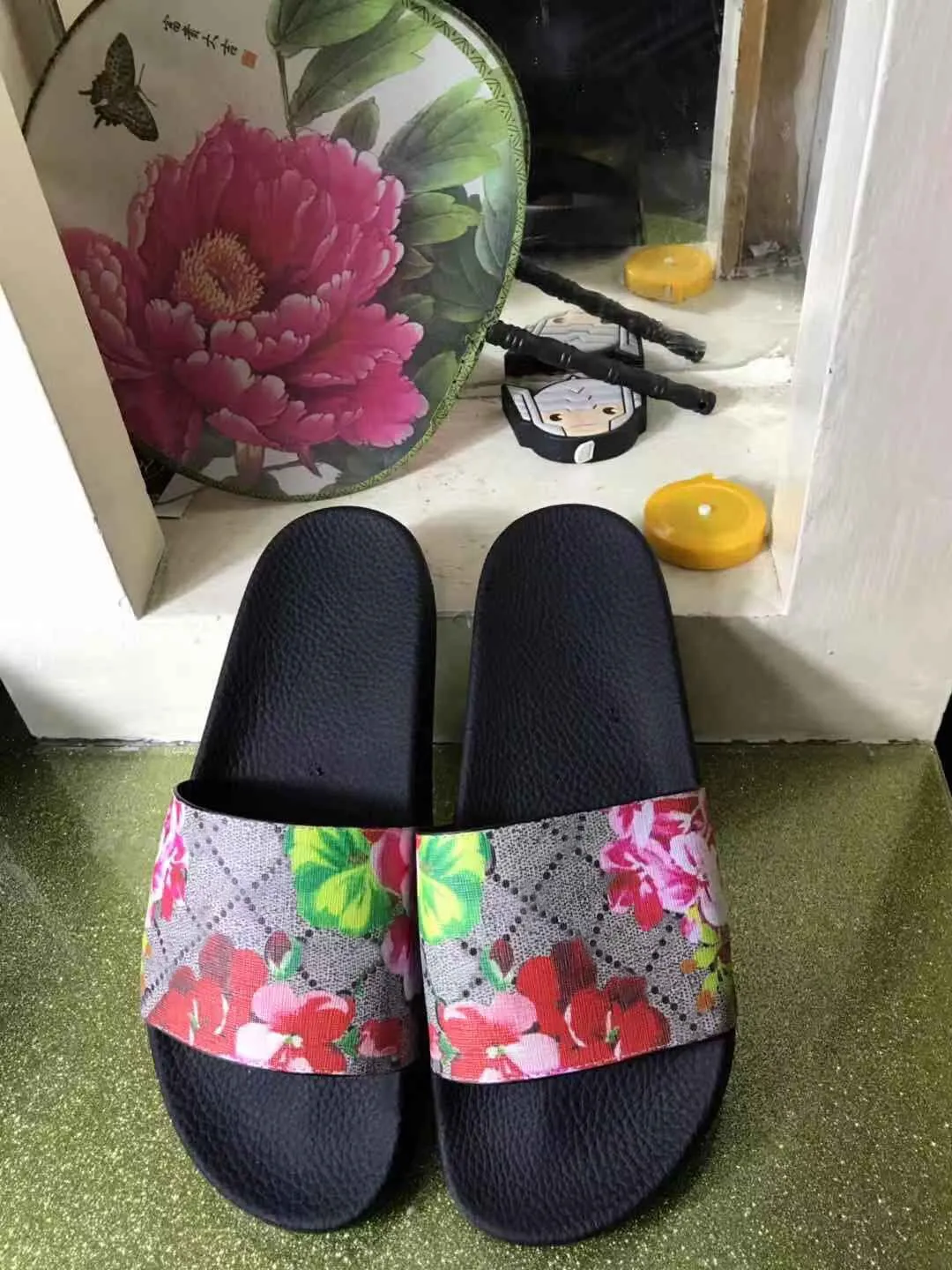 Womens Floral Print Luxury Slippers Soft, Comfortable Flat Sandals