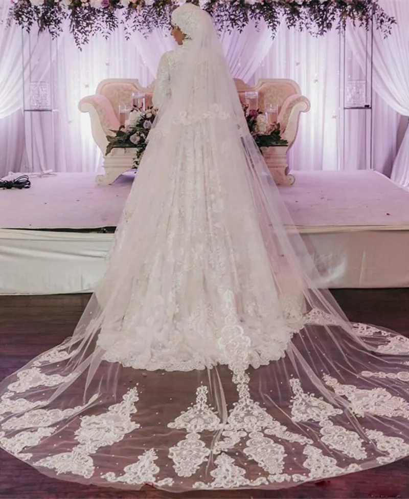 Lace Wedding Veil, Long Veil With Lace: Two Layer Chapel  display picture 2
