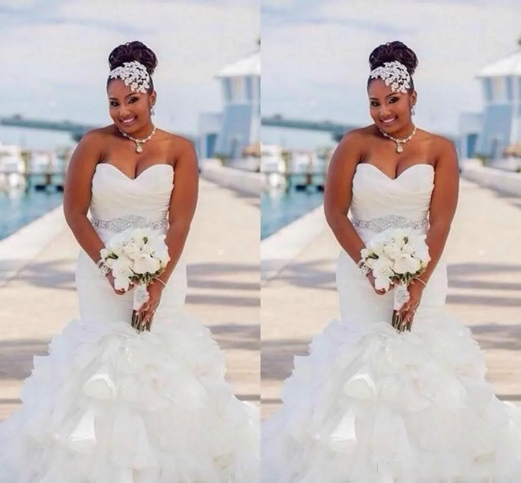 2020 Abiti da sposa a sirena retrò africani economici taglie forti Sweetheart con perline di cristallo con fascia in organza con volant a strati abiti da sposa formali personalizzati