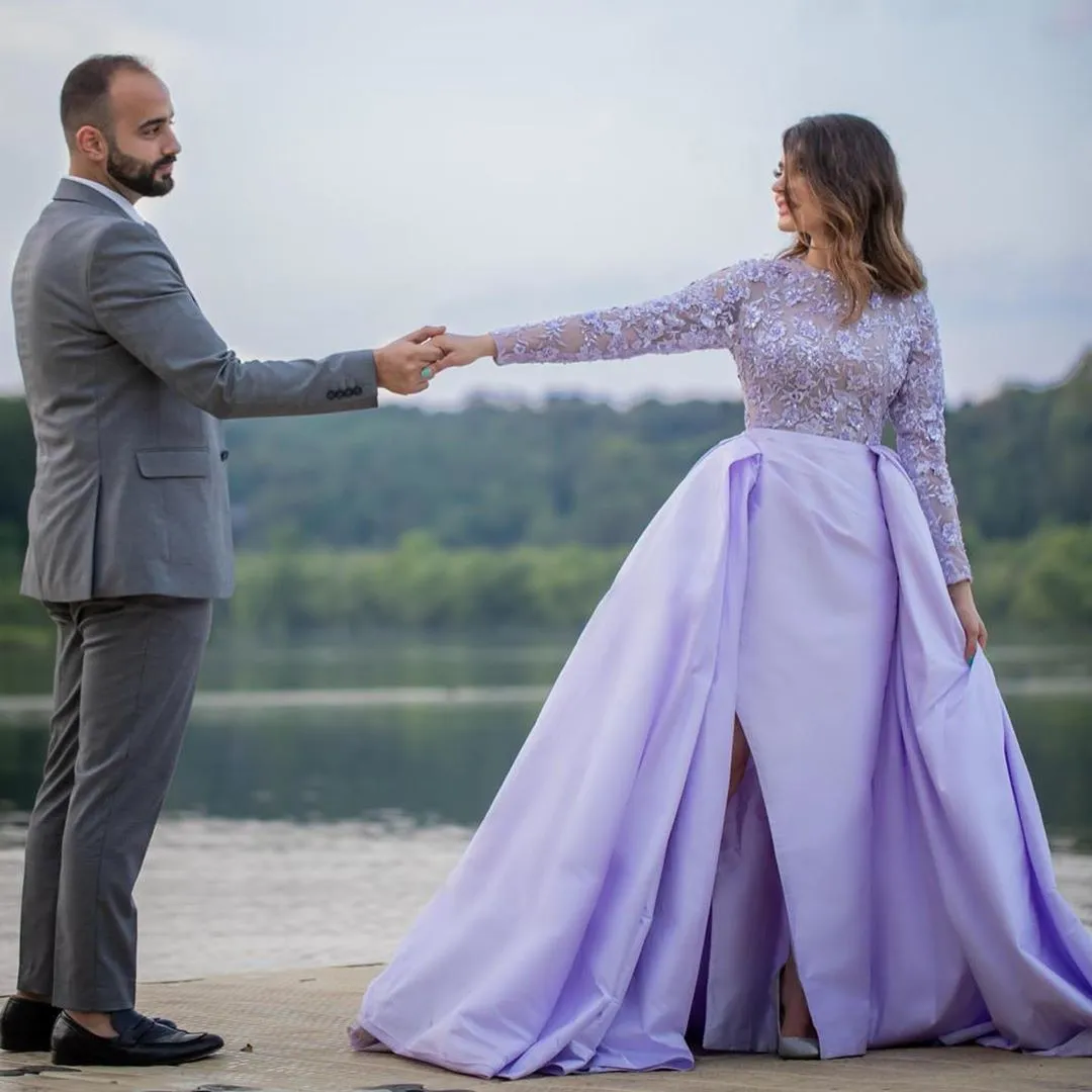 Graciösa lavendel sjöjungfrun spets kvällsklänningar med avtagbara tåg juvel nacke sida split prom klänningar långa ärmar plus storlek formell klänning