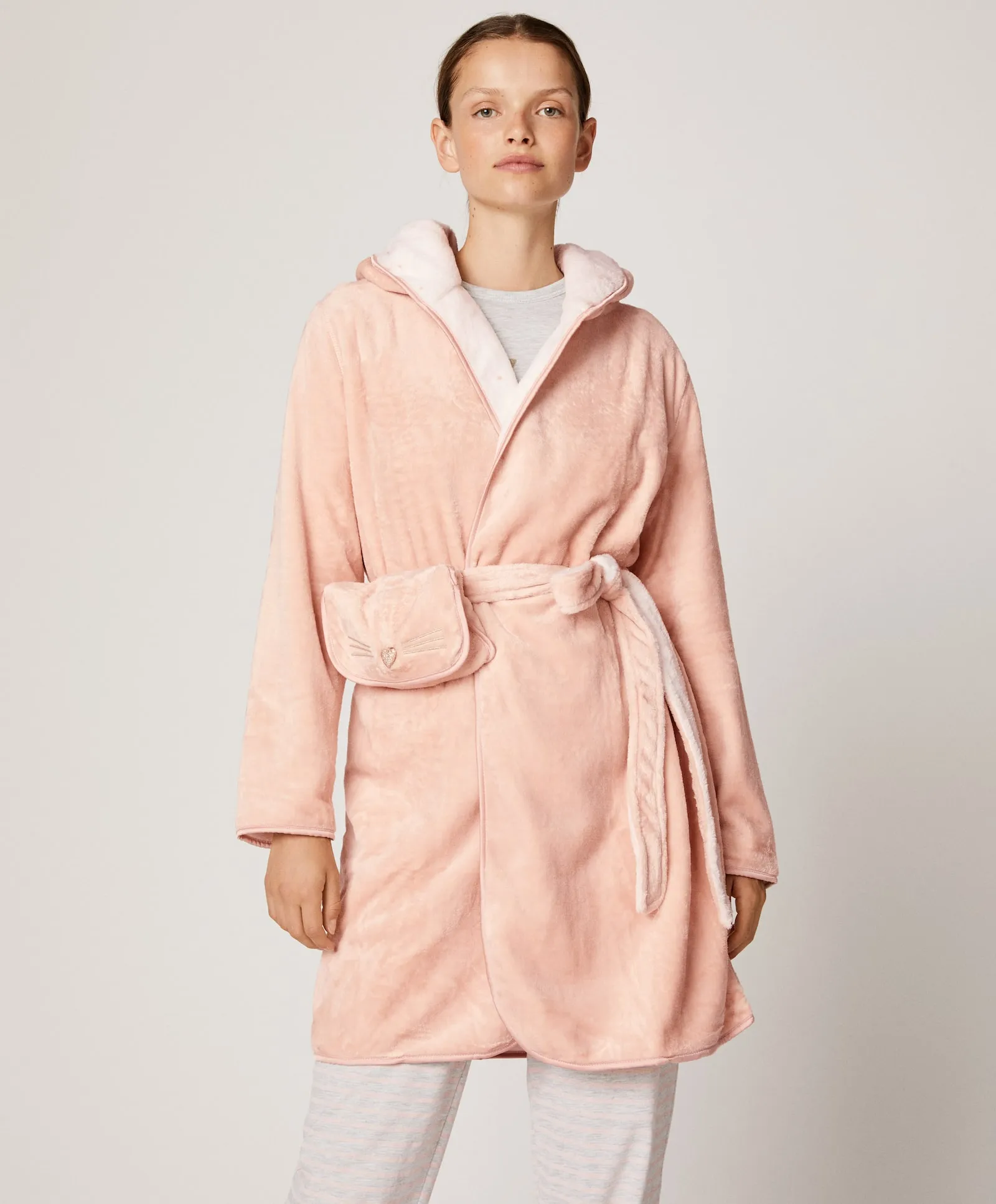 Encantadoras nuevas mujeres Oysho ropa de dormir Mujeres Albornoz Sat n Manga larga Capa de la capa Cinta Robe Robe Dama de honor Shawel
