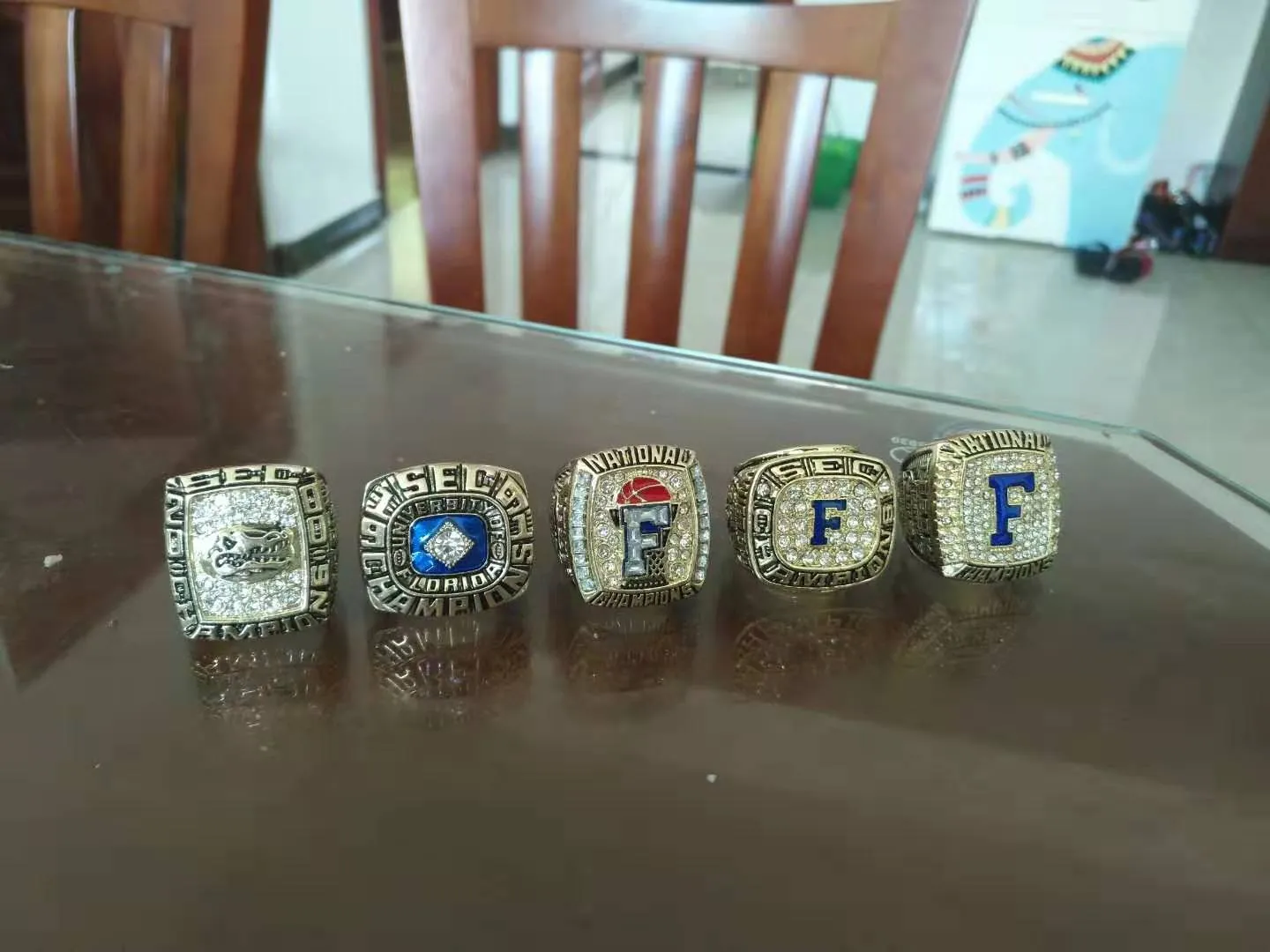 5PCS University of Florida Gators Mistrzostwa Mistrzostwa mężczyzn Zestaw Fani biżuterii sportowej ustawiają NCAA Ring Alloy Man Letter