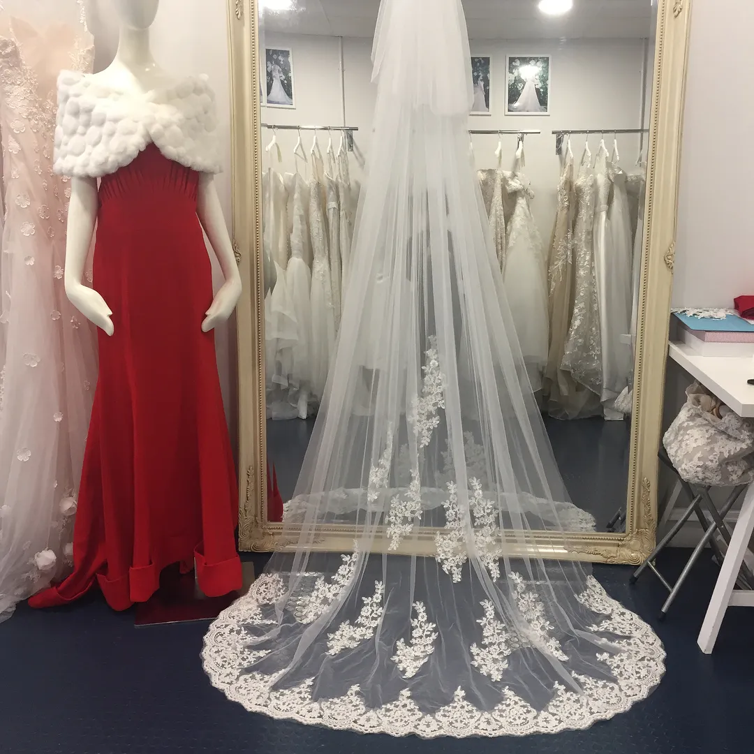 Veli da sposa progettati 2019 Veli da sposa lunghezza cattedrale con fard Velo da sposa a due strati di lunghezza personalizzata con pettini gratuiti