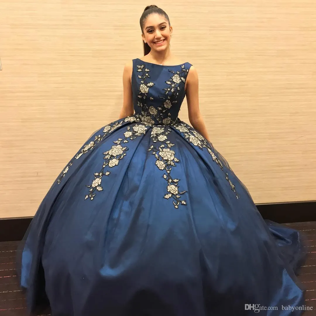 Nowe Złote aplikacje Dark Blue Quinceanera Sukienki dla Juniorów Sweet 16 Vestidos DE 15 Anos Ball Suknia Prom Dresses Formalne zużycie