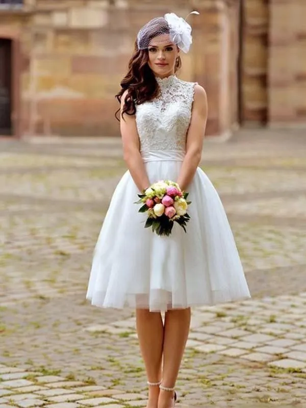 Eleganti abiti da sposa corti estivi collo alto aperto indietro pizzo guipure e tulle al ginocchio principessa abiti da sposa