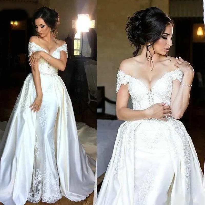 Desinger hors de l'épaule s'habille une ligne Overskirt en dentelle Applique Chapelle Train Satin Boue de mariage perlé Vestido de Novia 403 Pplique Pplique