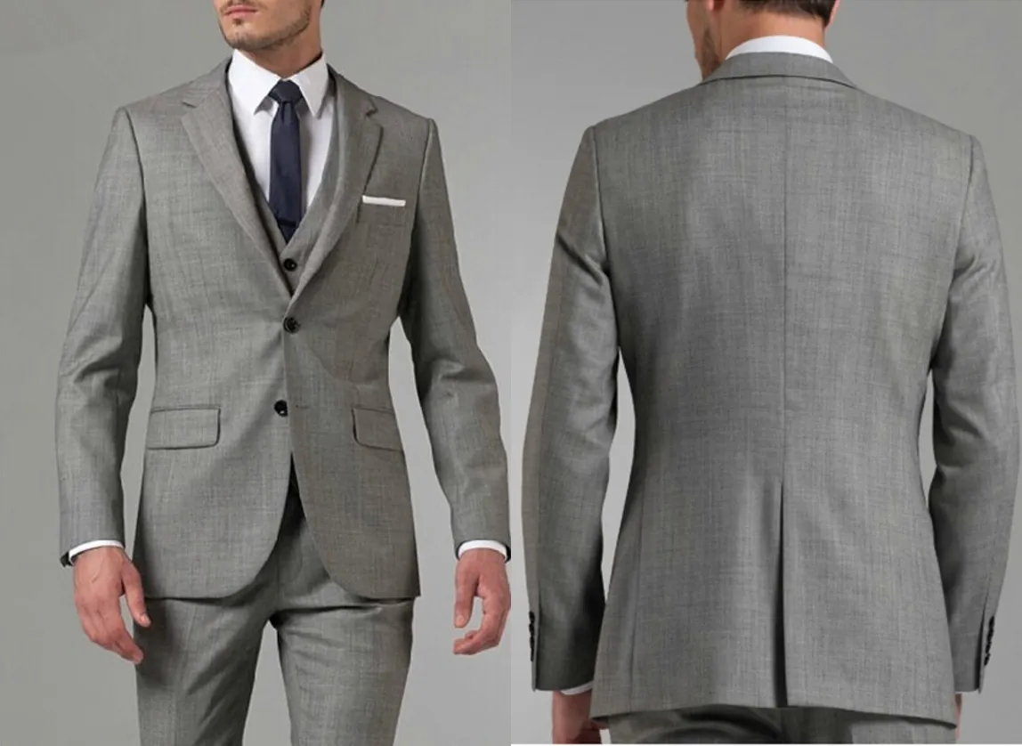 Brand new Gray Noivo TuxeDos Notch Center Center Vestido Groomsmen Mens Vestido de Noiva Popular homem Jacket Blazer Terno (jaqueta + calça + colete) DH6222