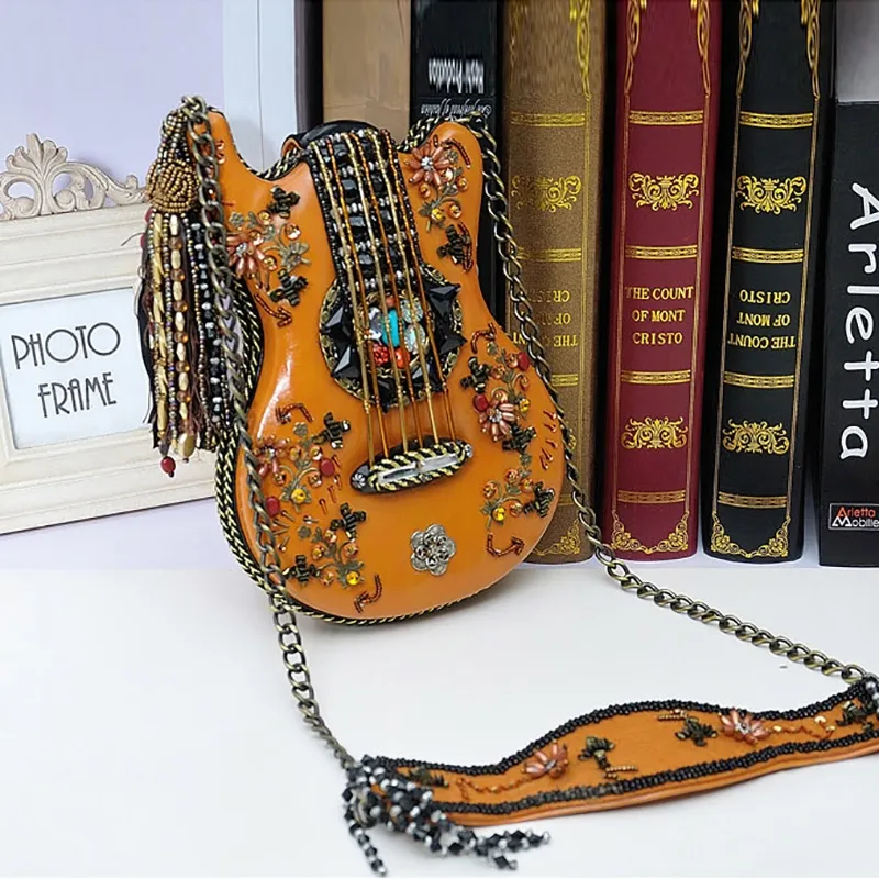 Borsa a discount forma di chitarra