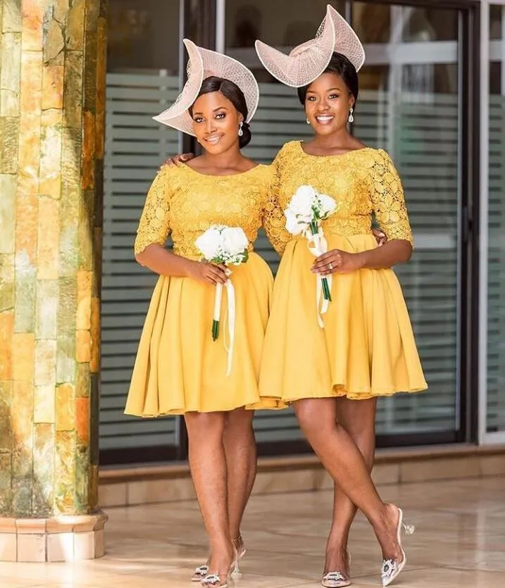 Żółte Krótkie Koronki Druhna Suknie 2021 Afryki Scoop Half Sleeve Maid of Honor Suknie Długość Kolana Satin Wedding Guest Party Dress Al6023
