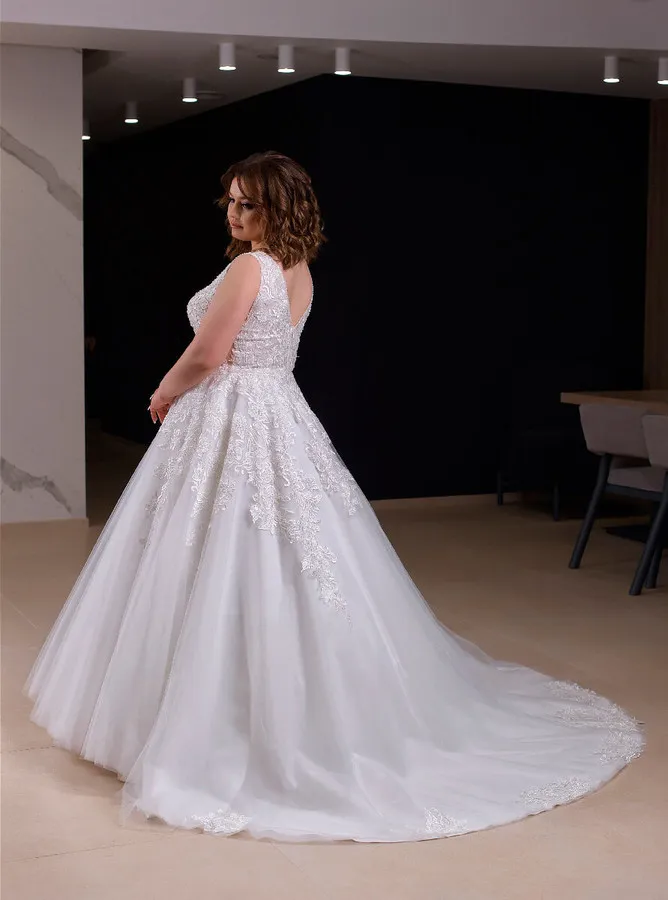 Robes de mariée de taille plus récentes col en V appliqué sans manches robe de mariée bohème dos ouvert à volants balayage train sur mesure Abiti D2286