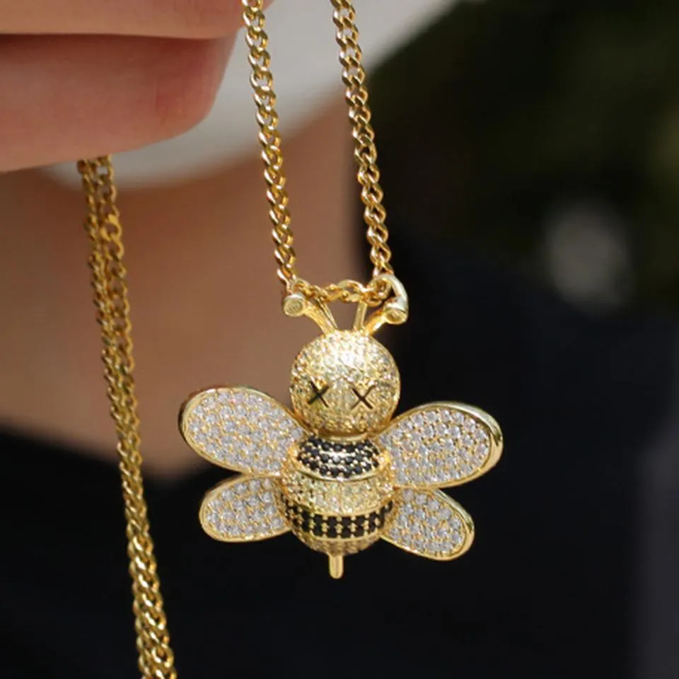 Ny personlig vitguld Bling Cubic Zirconia Flying Bee Iced Out Diamond Hänge Halsband Hip Hop Lovers Smycken Gift för Män Kvinnor