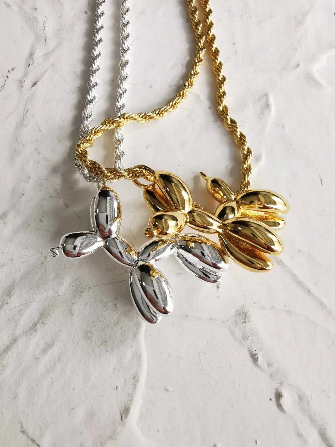 ghost balloon dogネックレス