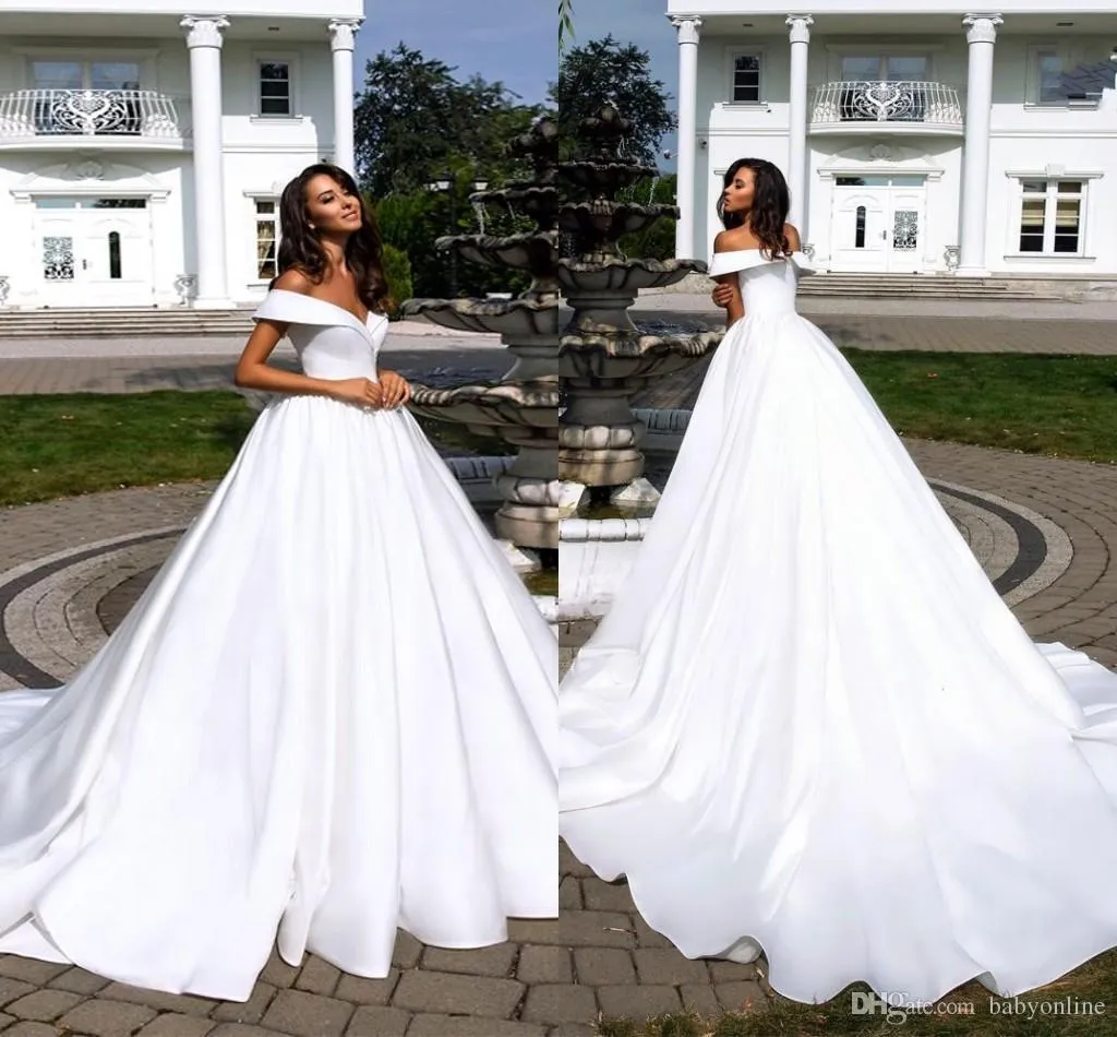 Proste eleganckie zwykłe satynowe suknie ślubne Boho White Off Shoulder Backless Krótki rękaw A Linia Suknie Ślubne Plus Size Robe de Mariee