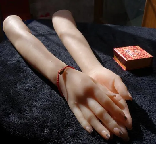 56 سنتيمتر جودة عالية حقيقي مثير دمية اليد المعرضة الجسم مانيكير الدعائم مجوهرات نموذج الفن اليد طويلة هالوين امرأة فنجر 2 قطعة / الوحدة C737