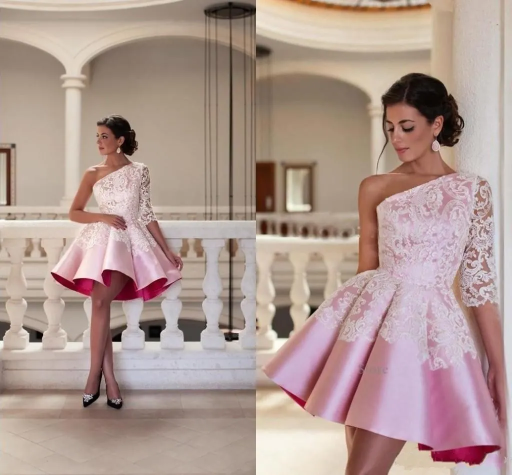 2023 Court Mini Rose Une Ligne Femmes Robes De Cocktail Une Épaule Satin Blanc Dentelle Appliques Robes De Bal Robe De Soirée Formelle Robes De Soirée