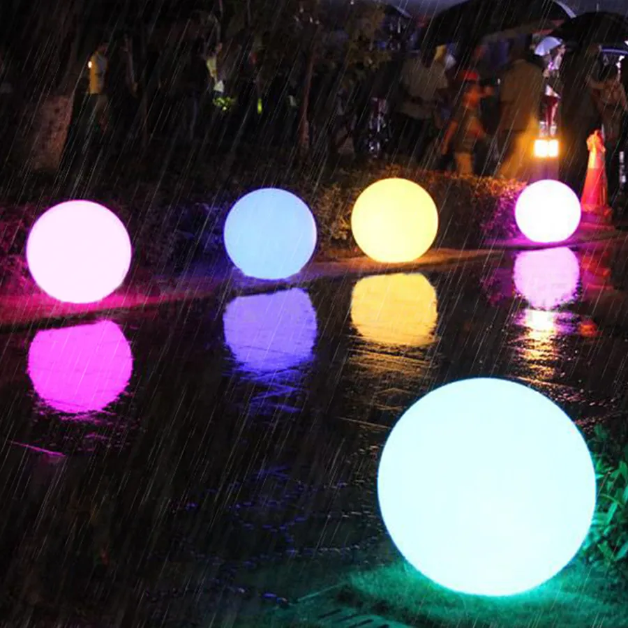 Nieuwe waterdichte LED verlicht zwembad Drijvende lichte bal met afgelegen outdoor tuin landschap gazon RGB gloeiende bal licht