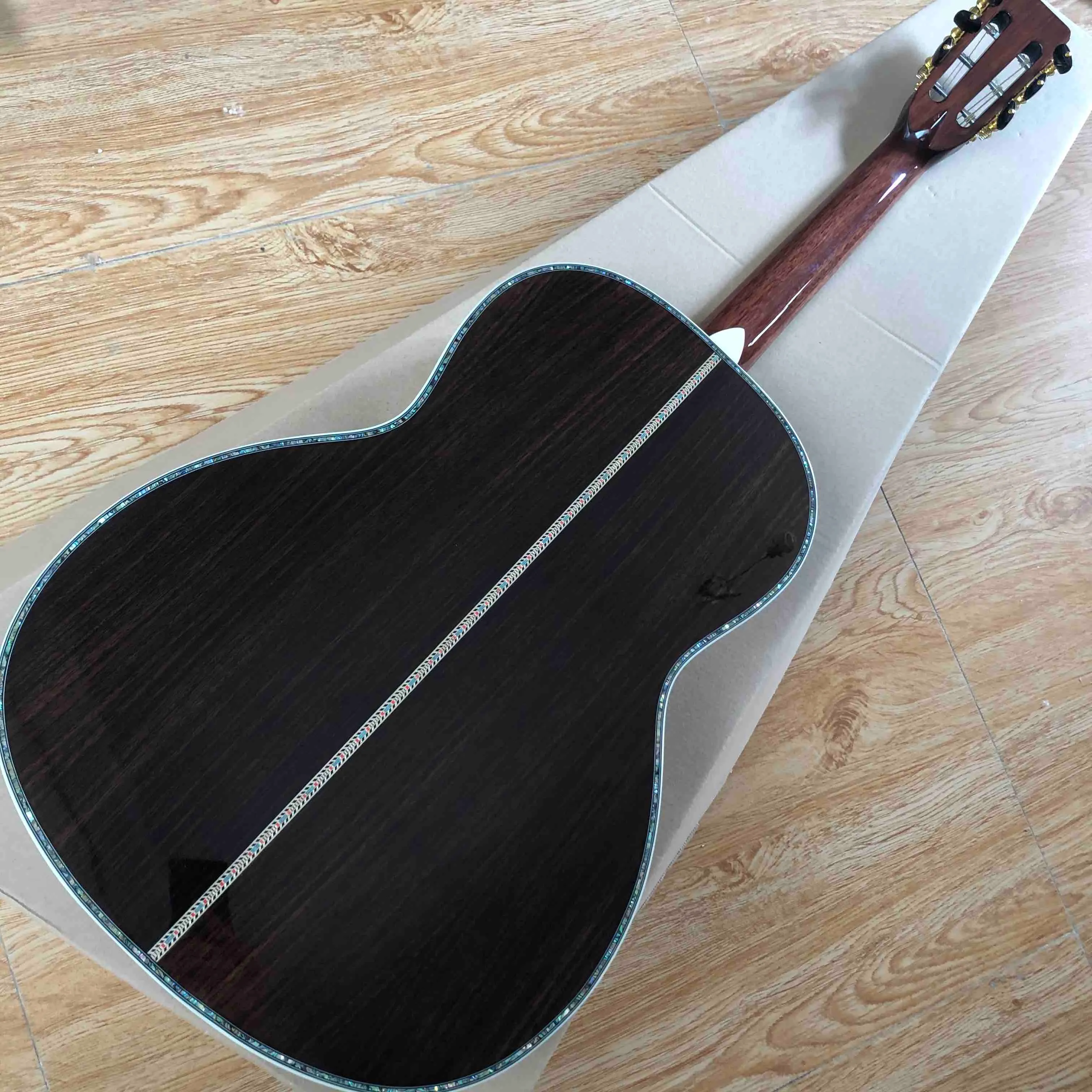 CHITARRA ACUSTICA ELETTRIFICATA - #8172157 - su Mercatino Musicale in