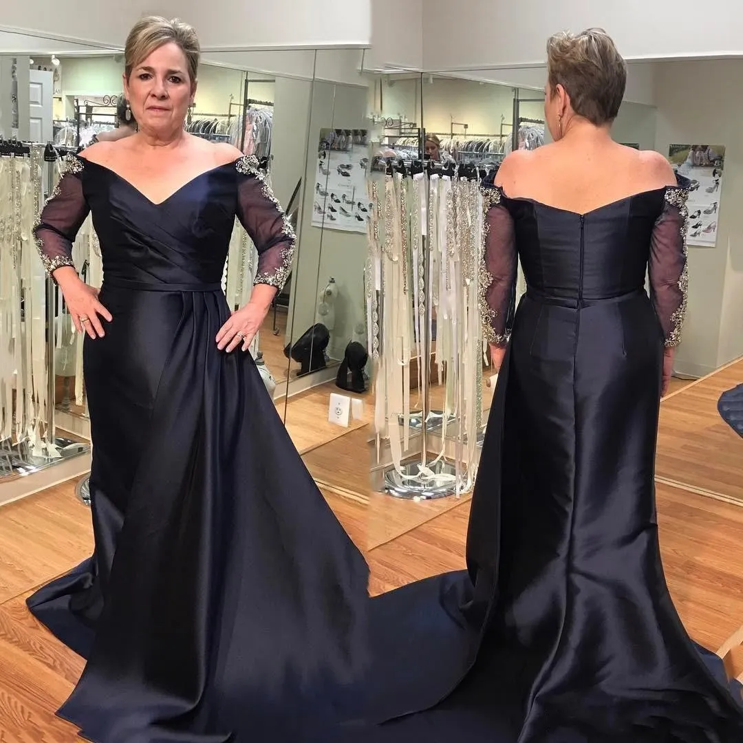 2020 New Modern Dark Navy Mother of the Bride Dresses Off Shoulder Crystal Beaded Long Sleeves Plus Size Party Dress Wedding Guest Gowns